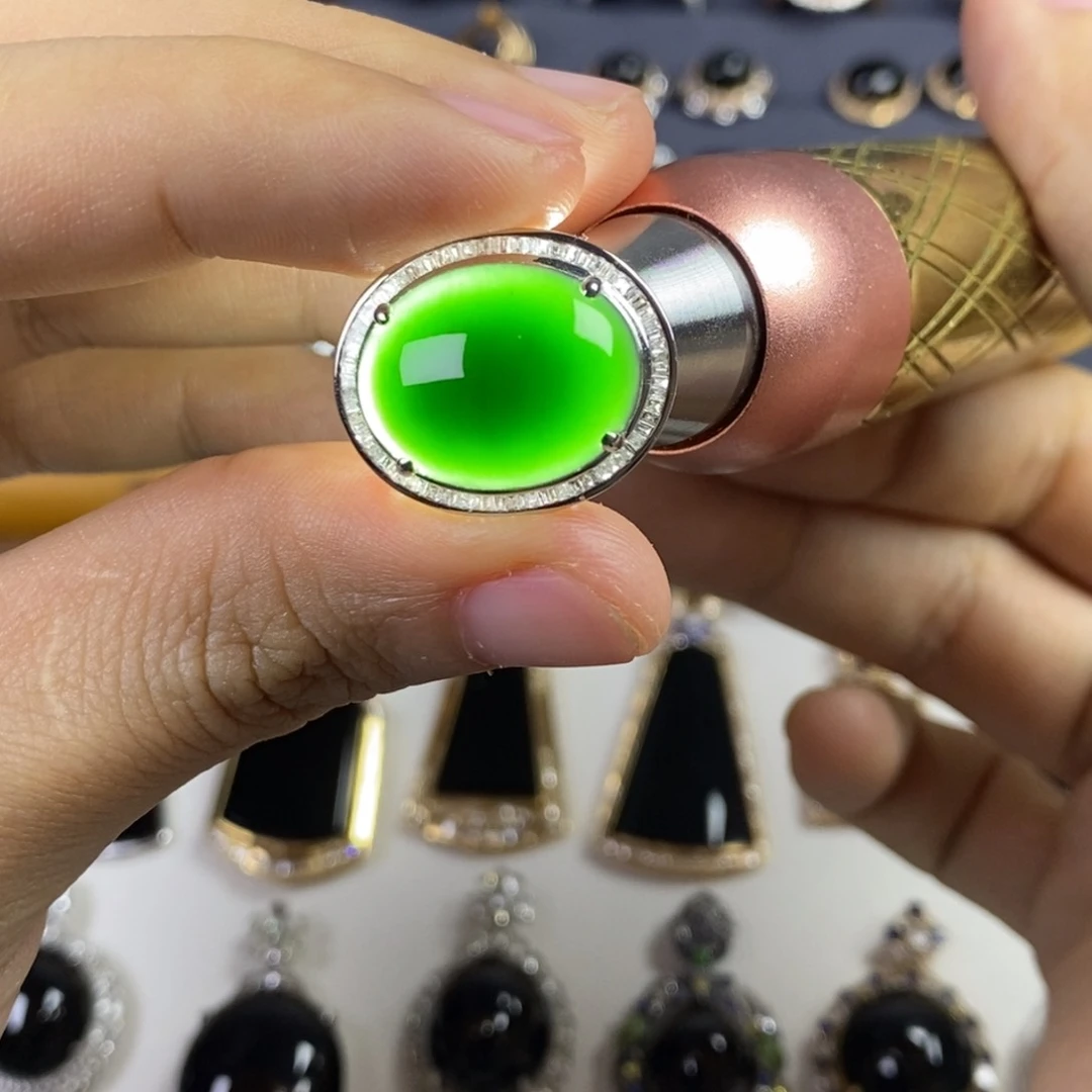 18K金镶嵌戒指翡翠