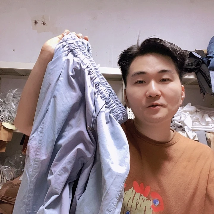 面料采用黑色面料非常适合