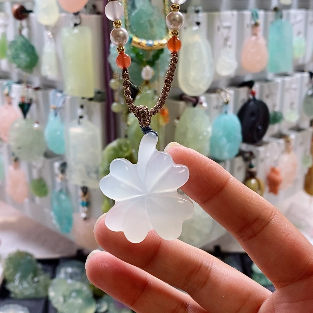 蛇纹石玉未镶嵌颈饰