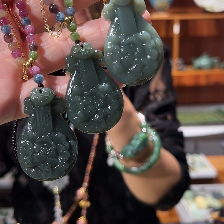 颈饰未镶嵌和田玉（糖玉）
