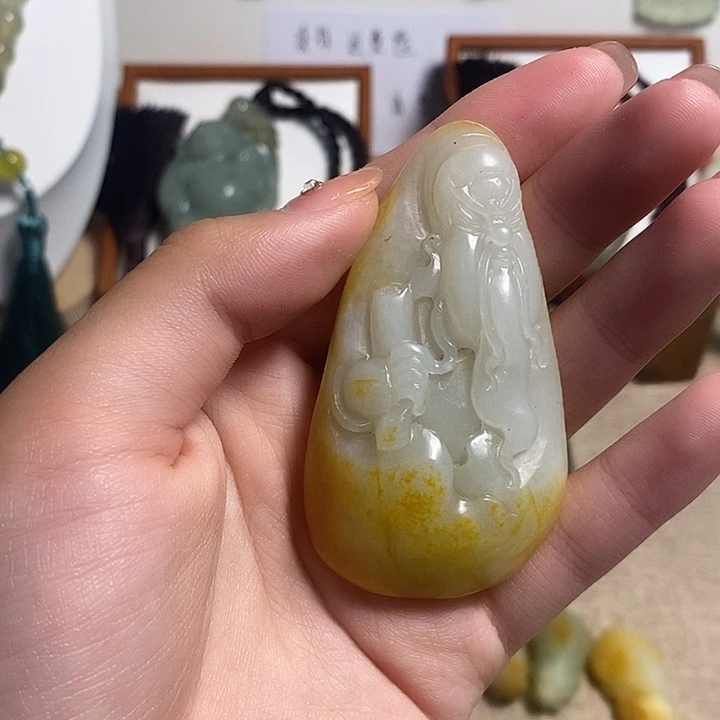 颈饰未镶嵌和田玉（糖玉）