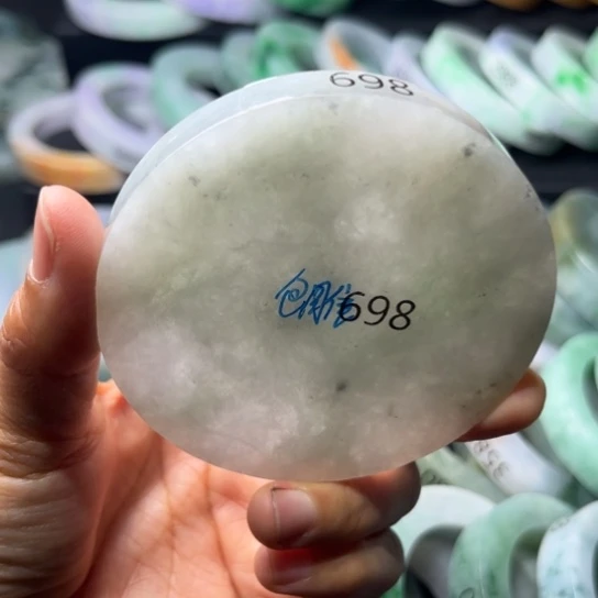 定制翡翠未镶嵌翡翠手镯