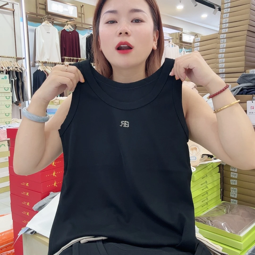 棉5207黑背心一件
