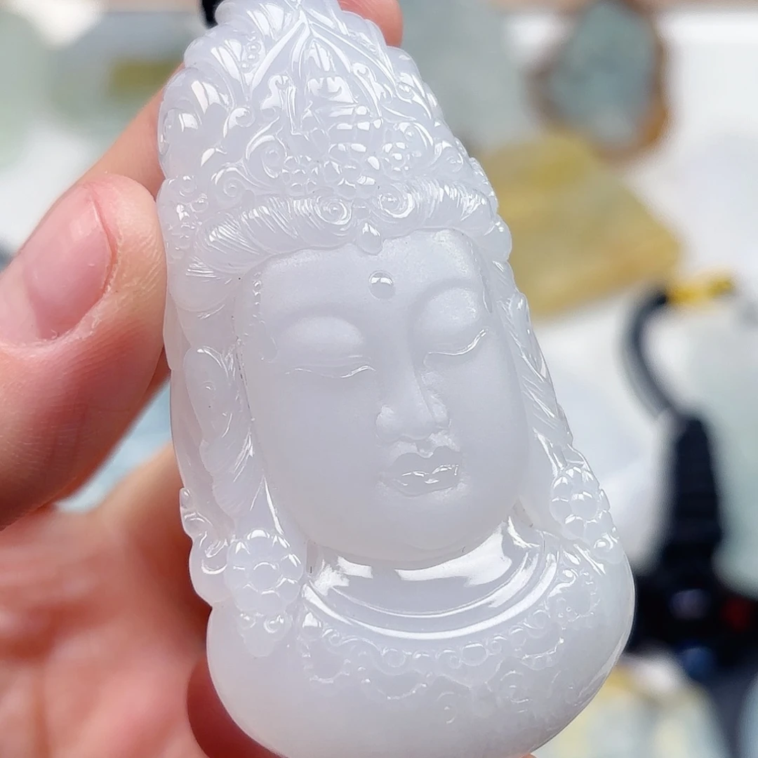 翡翠未镶嵌颈饰观音