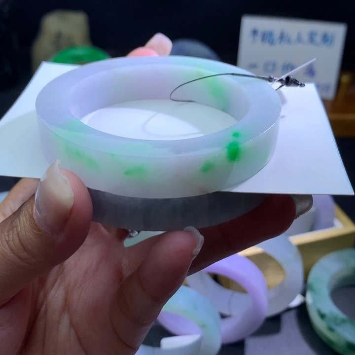 定制翡翠未镶嵌翡翠手镯