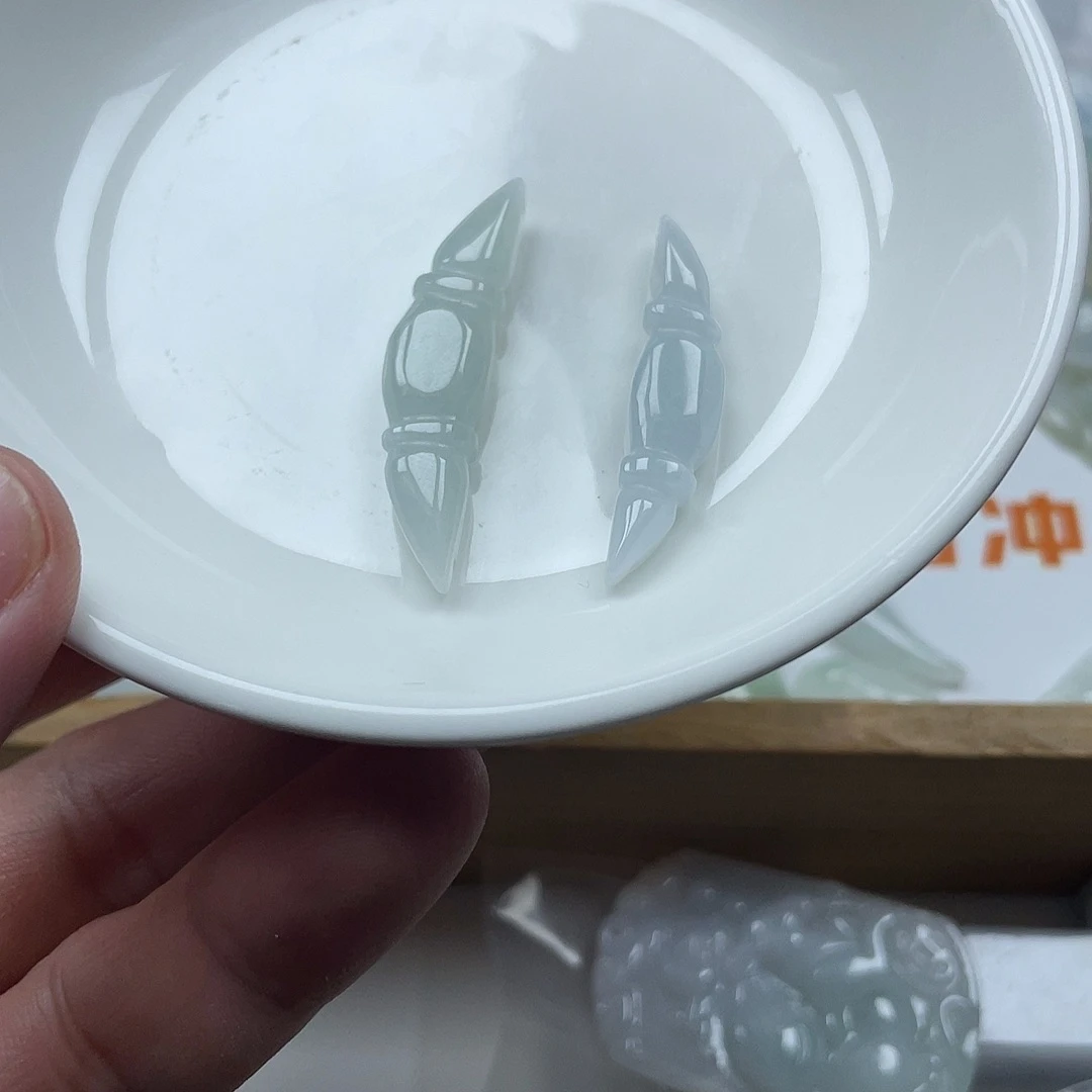 翡翠未镶嵌耳饰7653