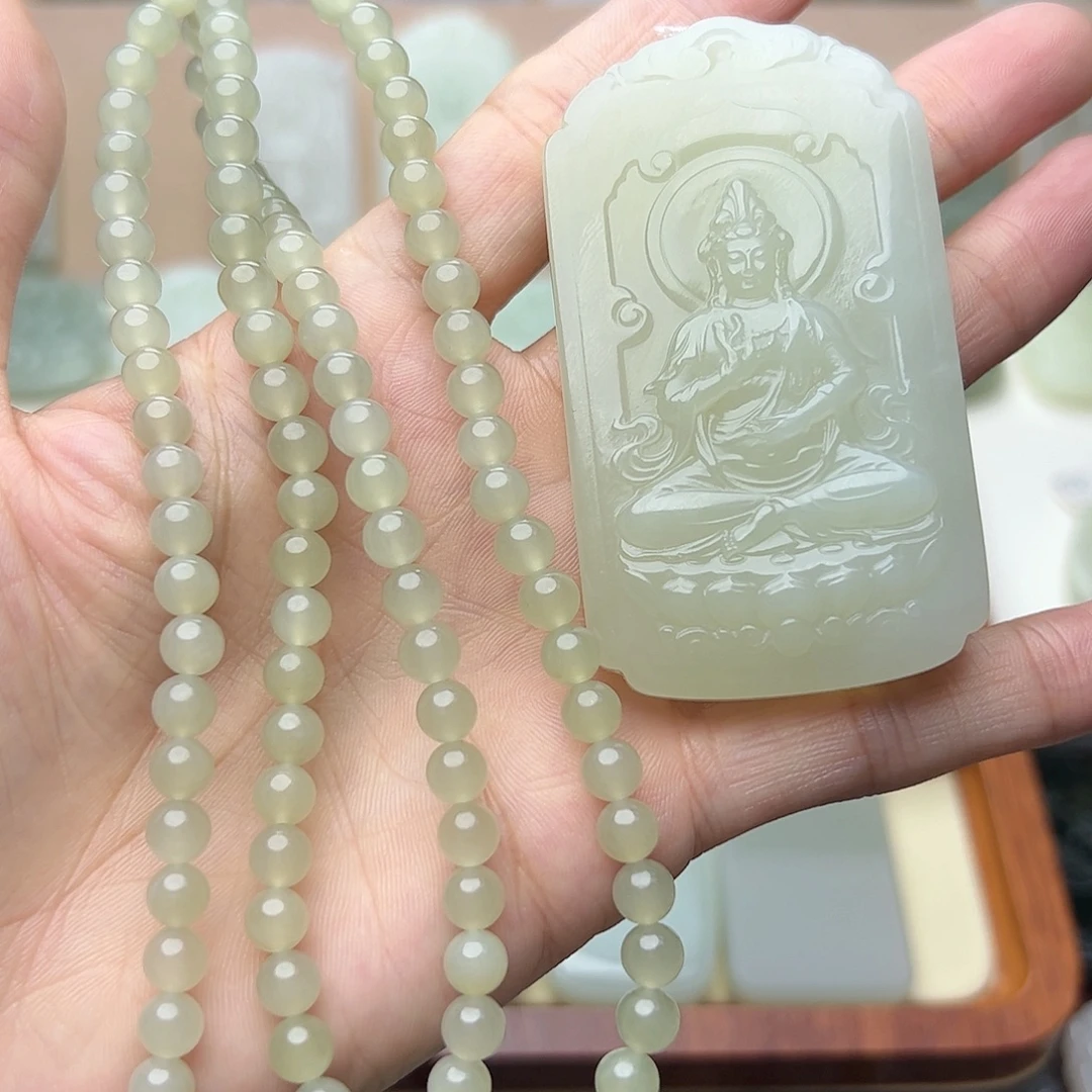 皮***妹颈饰未镶嵌和田玉