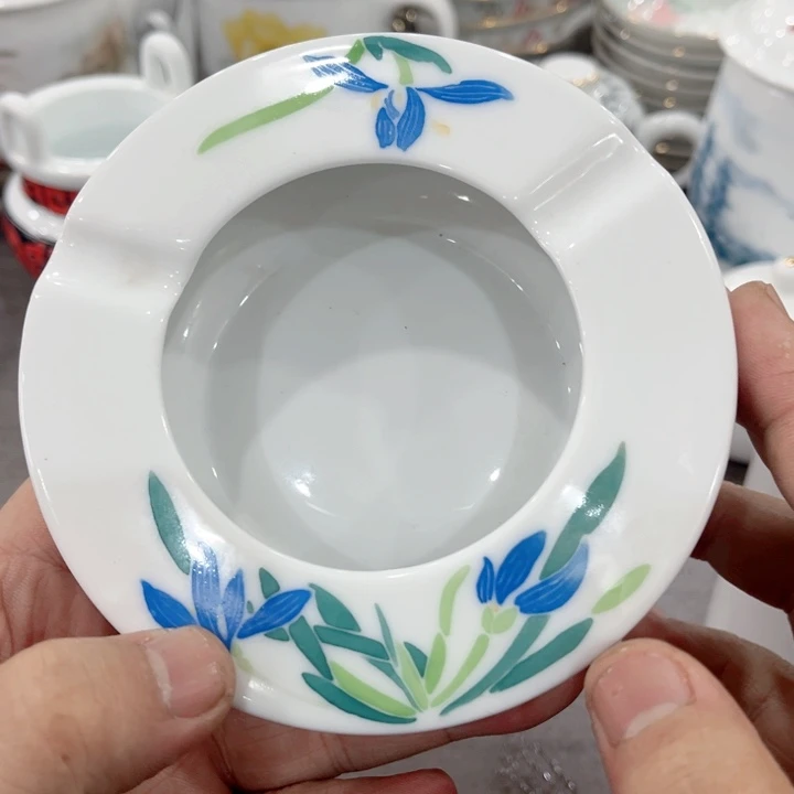 壶釉下五彩的瓷器和瓷器