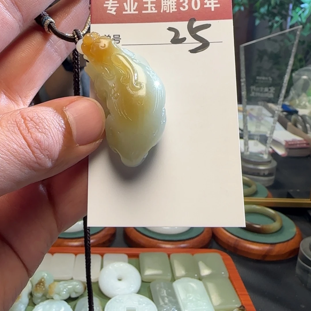 平***心和田玉未镶嵌颈饰