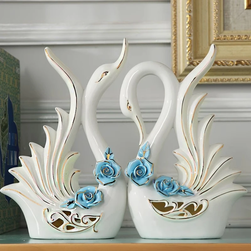 陶瓷工艺品捏花情侣天鹅客厅酒柜玄关装饰摆件创意结婚礼品