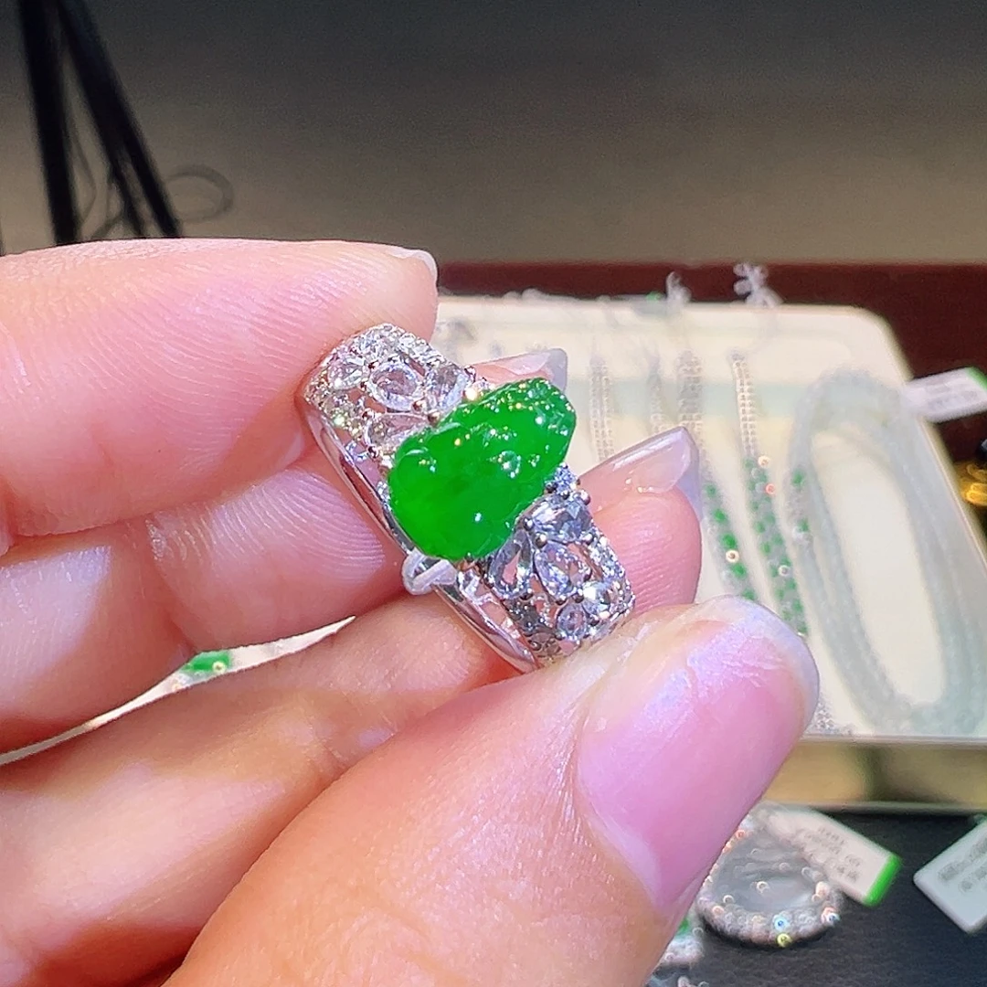 翡翠18K金镶嵌戒指