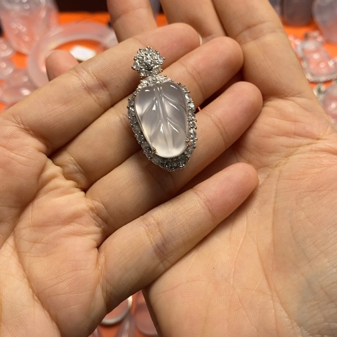 石英质玉合金颈饰