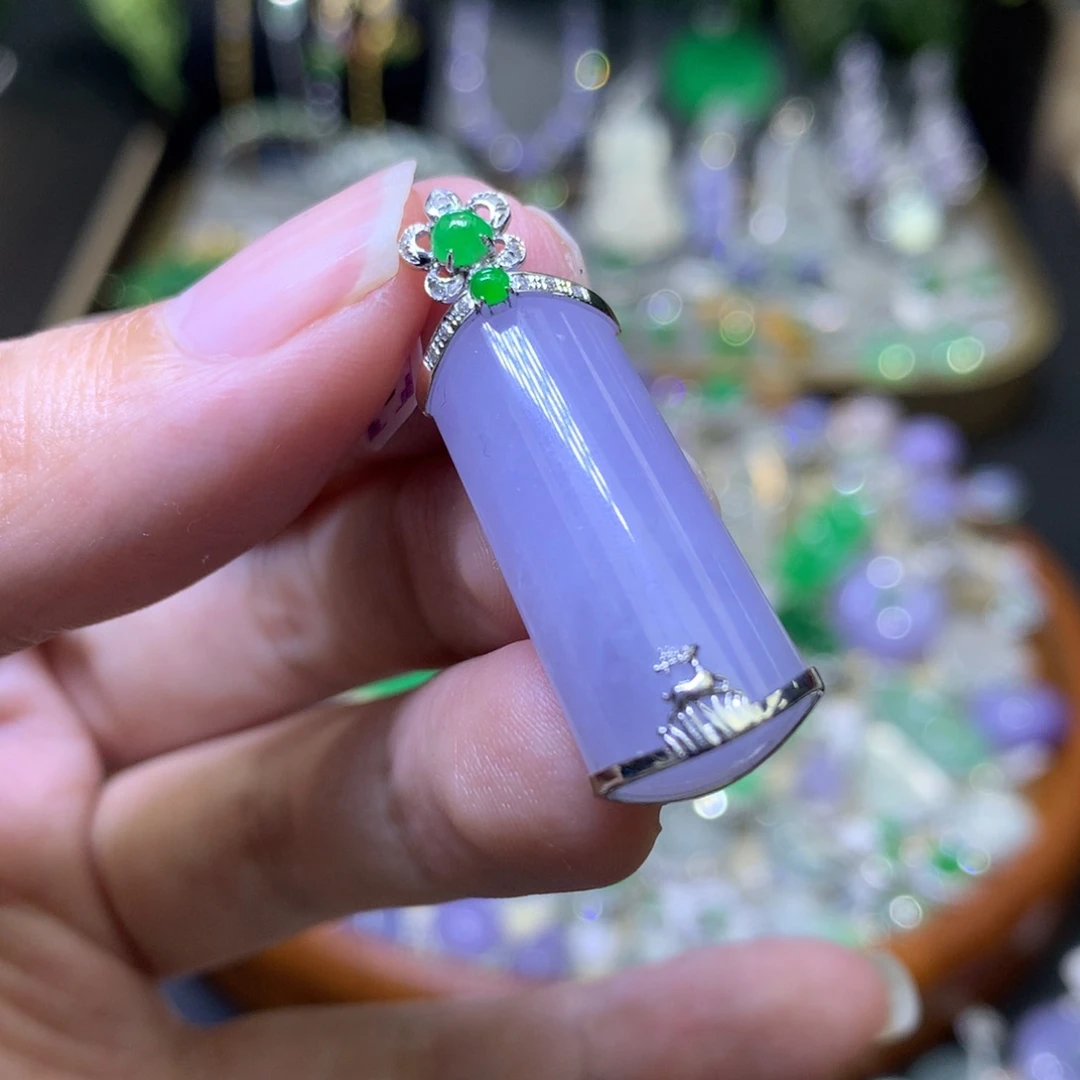 颈饰18K金镶嵌翡翠