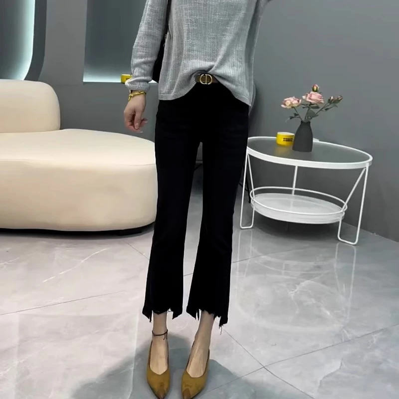 黑色高腰弹力微喇叭牛仔裤女梨形身材宽松显瘦毛边九分直筒裤女款