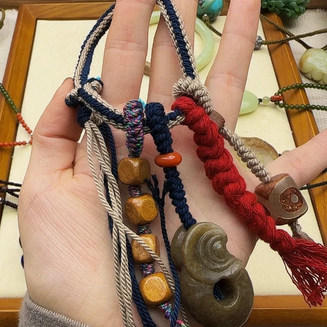 蛇纹石玉颈饰未镶嵌