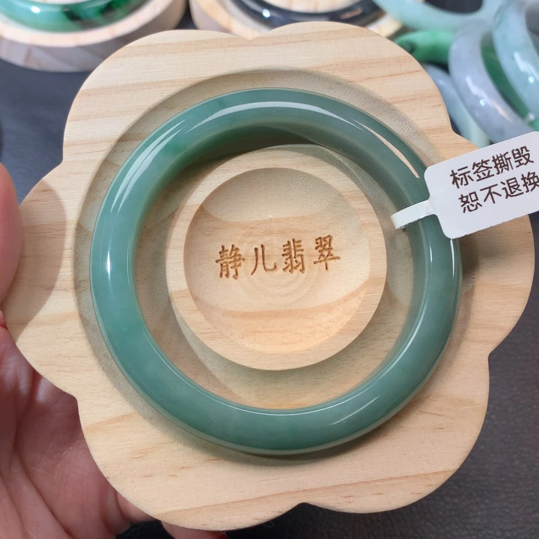 翡翠手镯未镶嵌57圈口