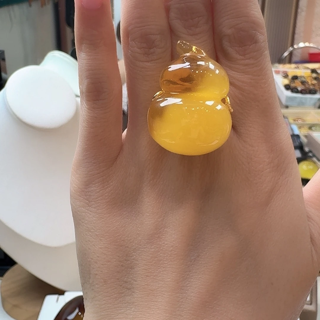 琥珀未镶嵌颈饰戒指