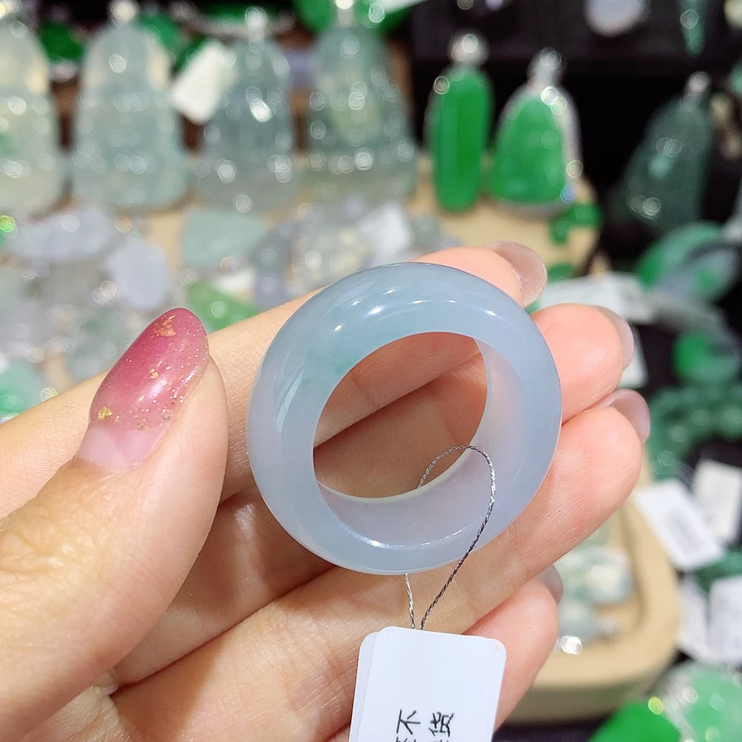 颈饰未镶嵌翡翠戒圈