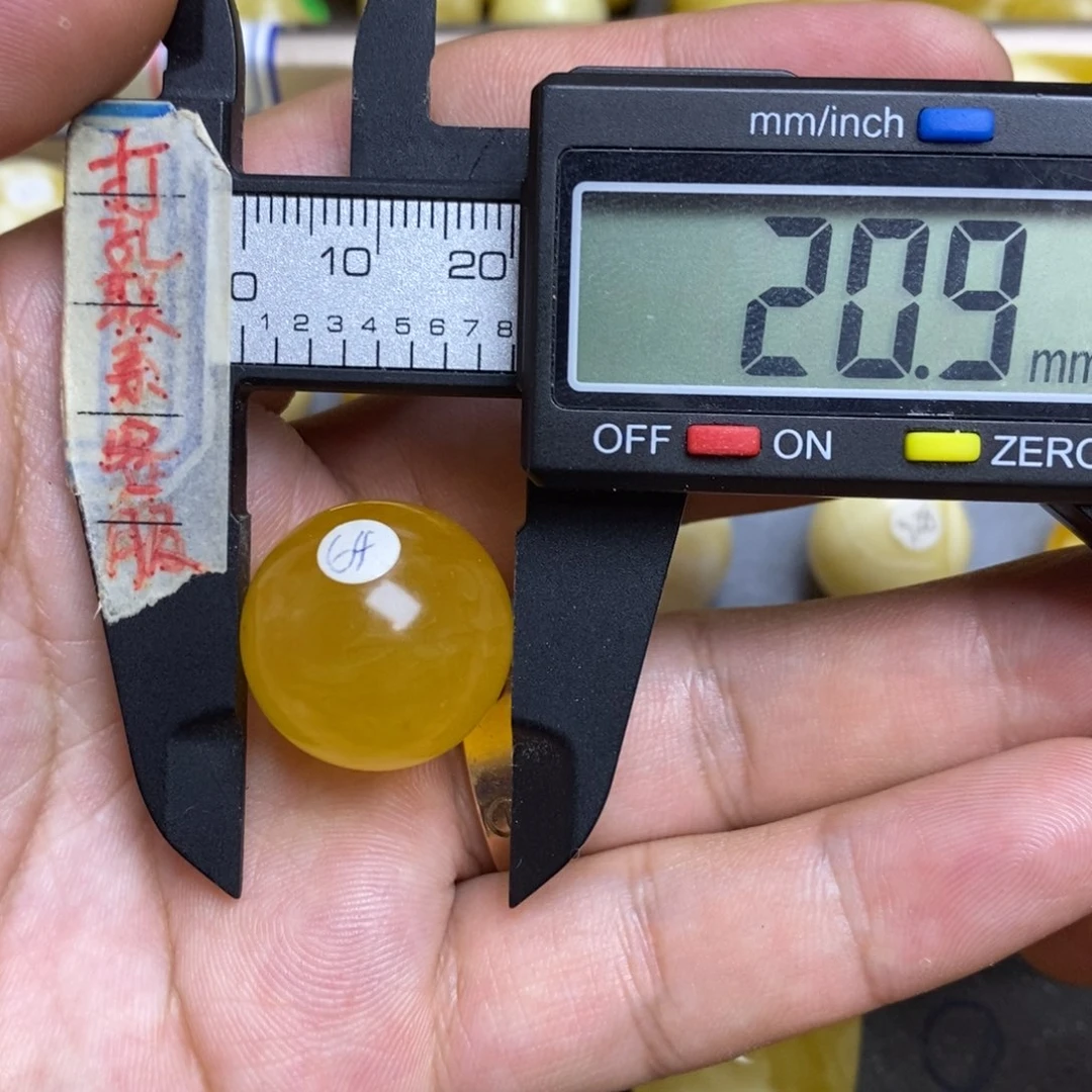 蜜蜡未镶嵌裸石20.9瑕疵圆珠默认直发