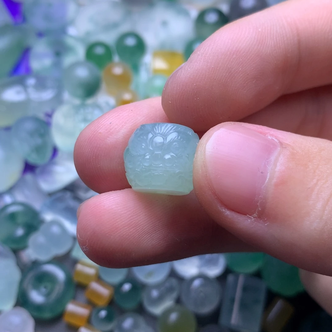 定制翡翠未镶嵌挂件