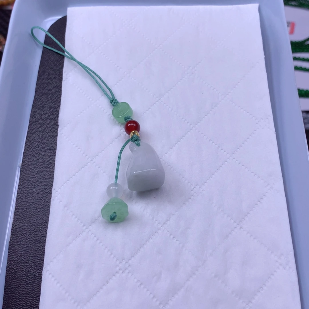 翡翠未镶嵌颈饰车挂