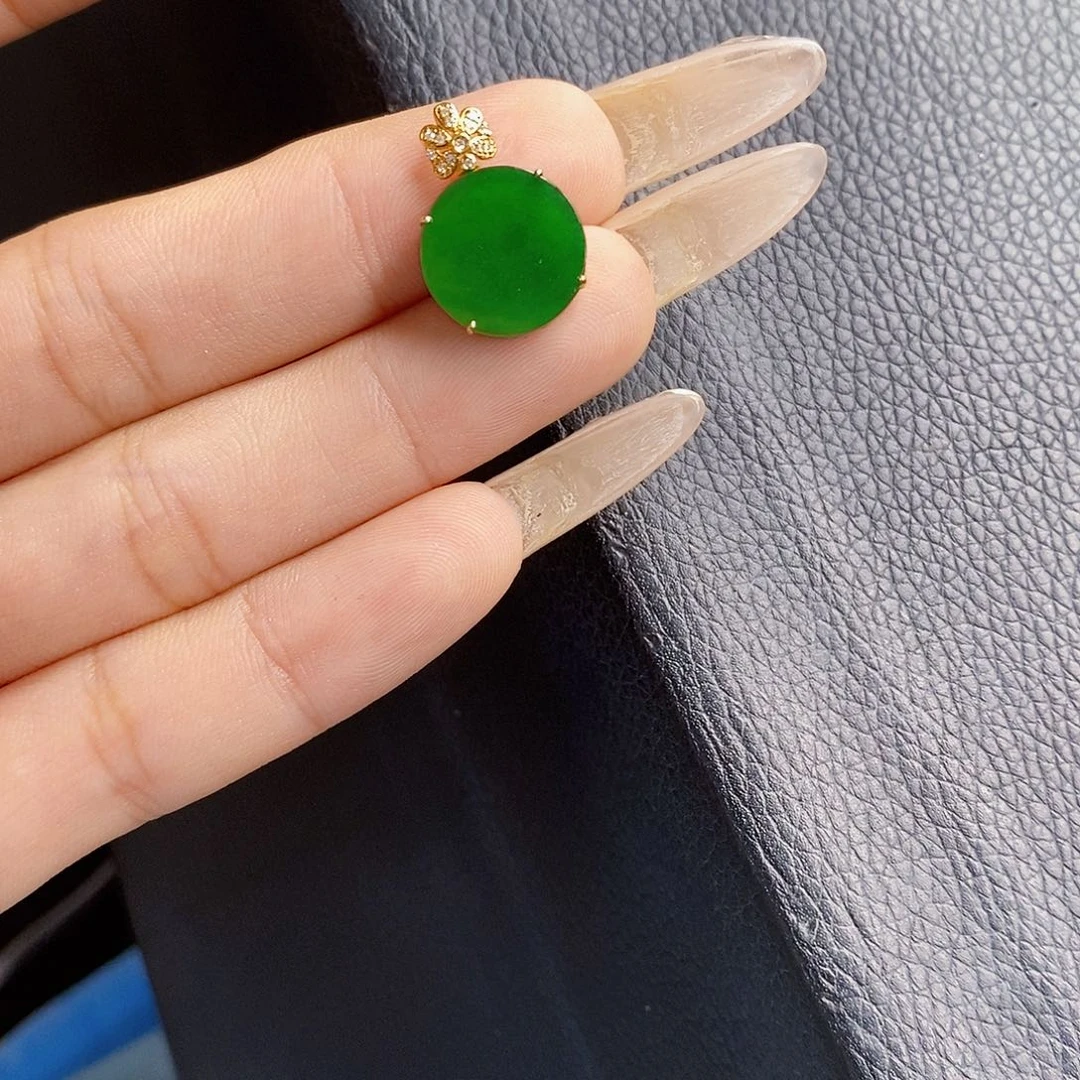 翡翠18K金镶嵌颈饰翡翠