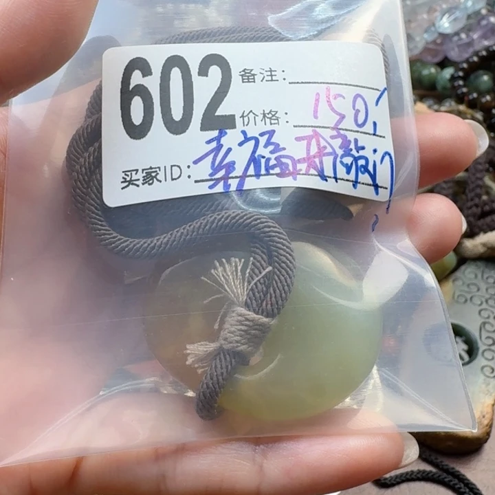 翡翠散珠幸****！翡翠随形原石手工打造