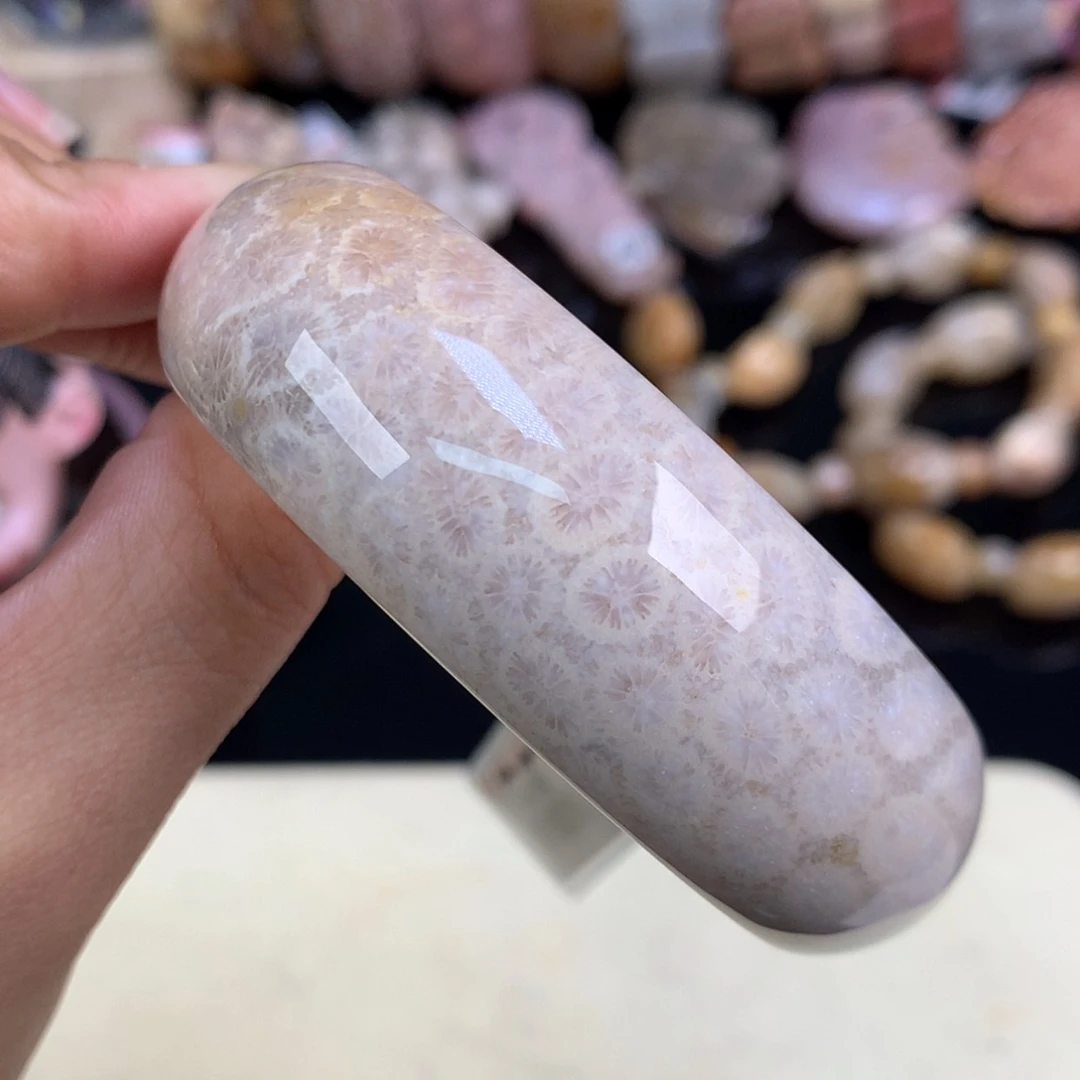 【闪购商品】颈饰未镶嵌硅化珊瑚（珊瑚玉）精美手镯56.2圈（51号）