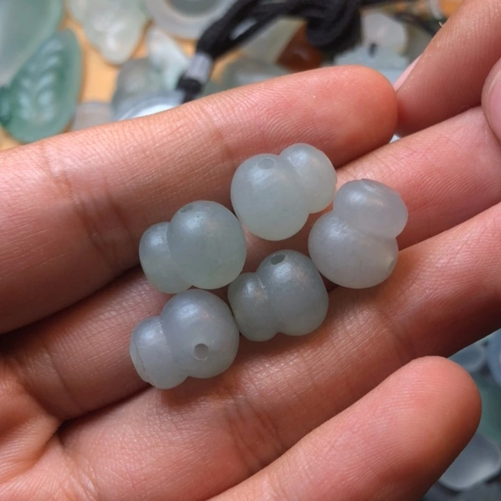 定制翡翠未镶嵌演*