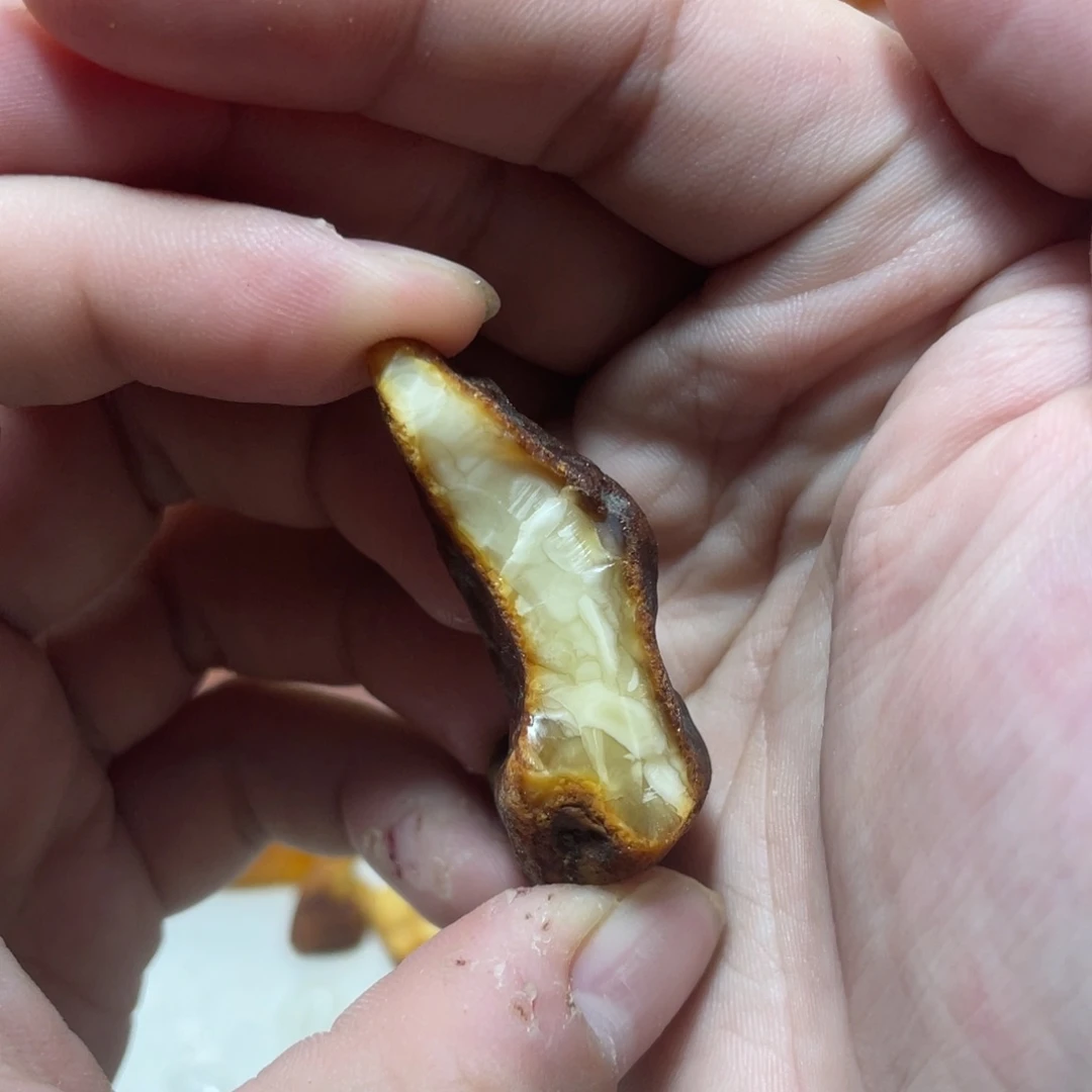 定制琥珀阿*天然原矿