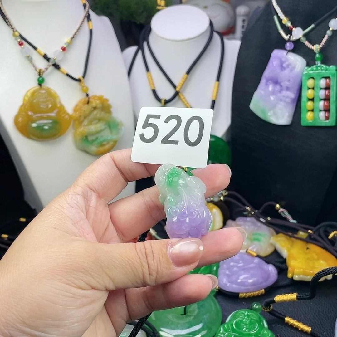 翡翠未镶嵌吊坠(赠链)