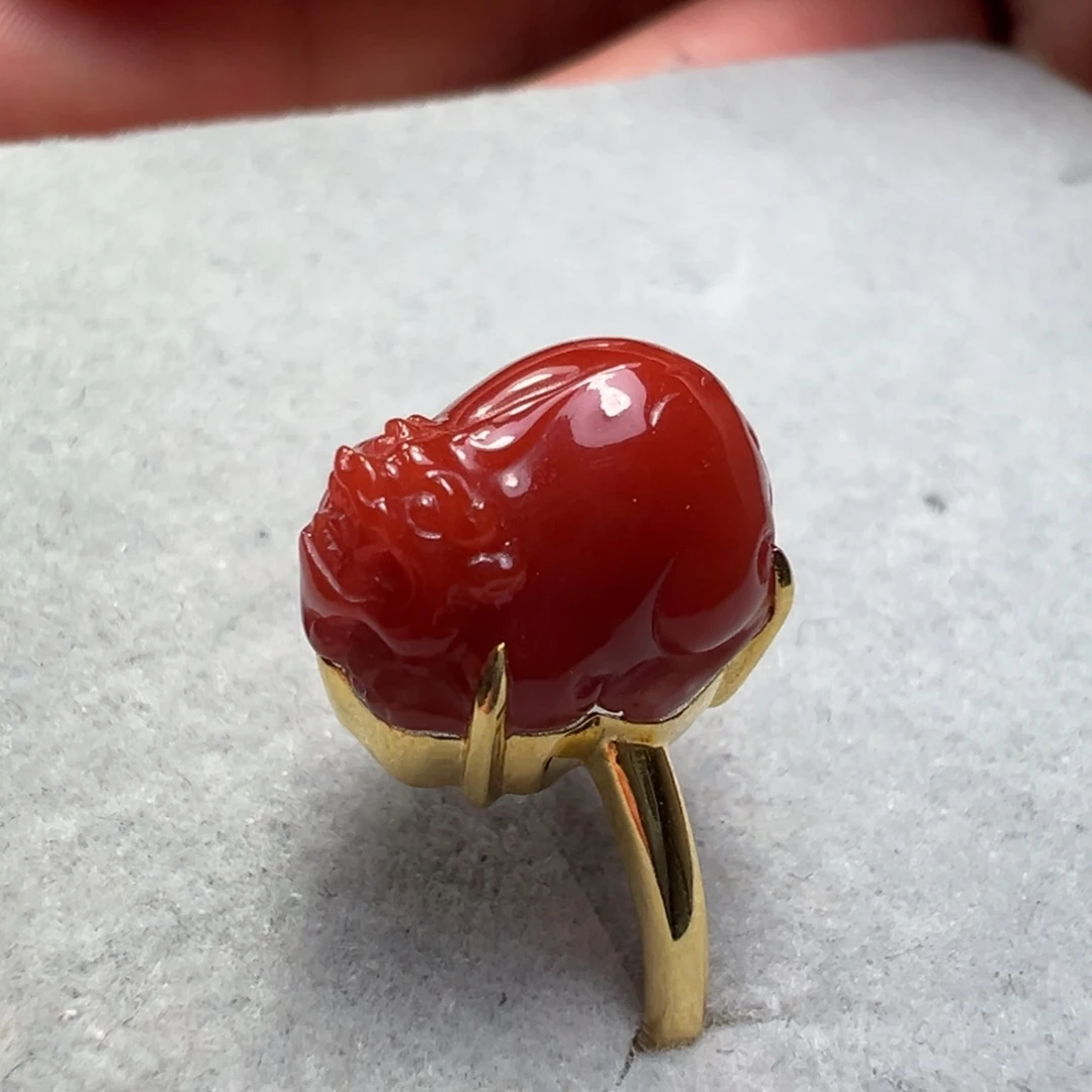 18K金镶嵌戒指南红玛瑙