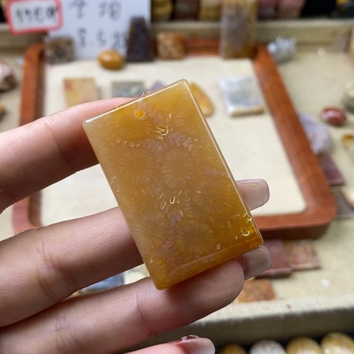 石英岩玉合金颈饰