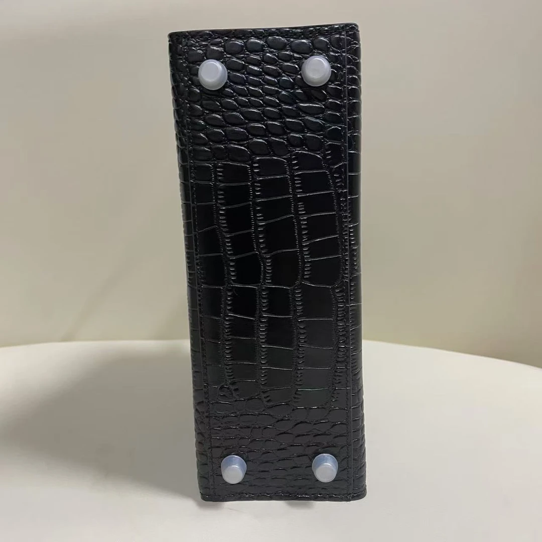 时尚新款真皮女包斜跨包手提包鳄鱼纹19CM银扣 0327 黑色