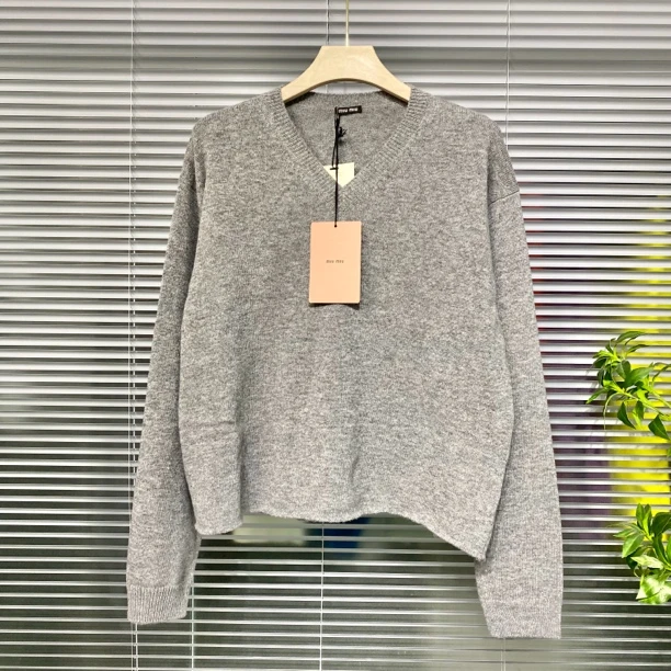 未使用 MIU MIU/缪缪 针织毛衣 刺绣字母logo 短宽版型 48码 k352