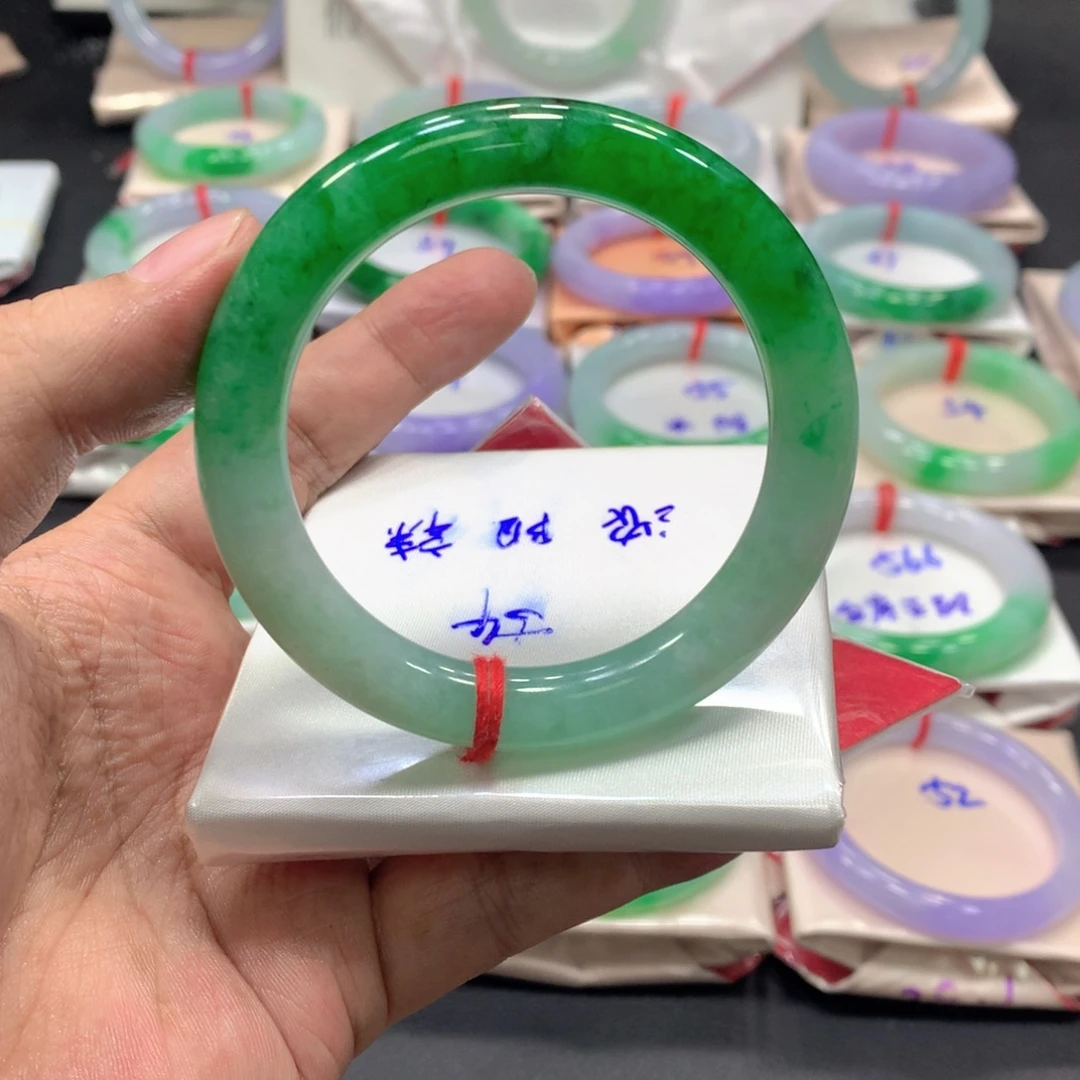 隆***藏翡翠未镶嵌手镯翡翠