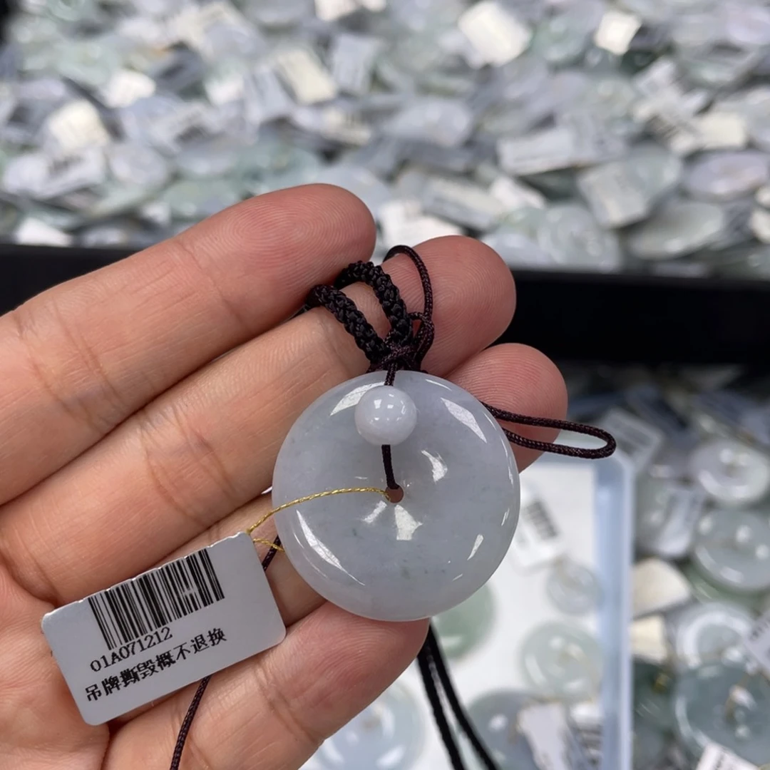 颈饰未镶嵌翡翠平安扣