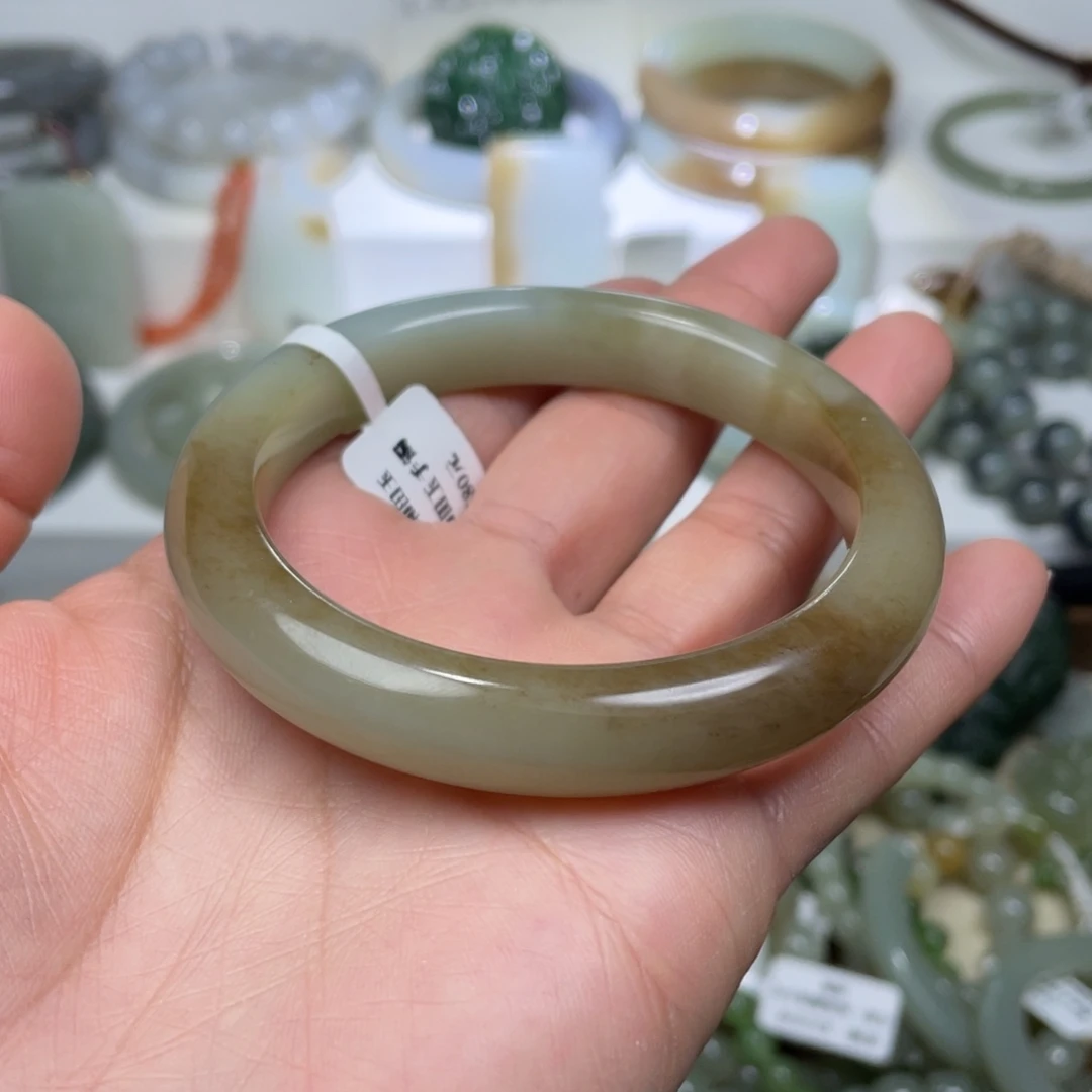 和田玉未镶嵌颈饰57圈口