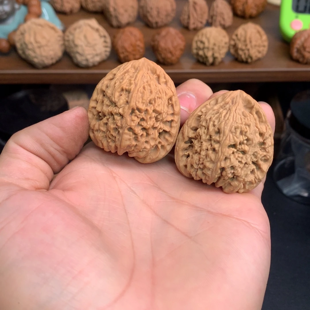 阿***持文玩核桃把件40南疆