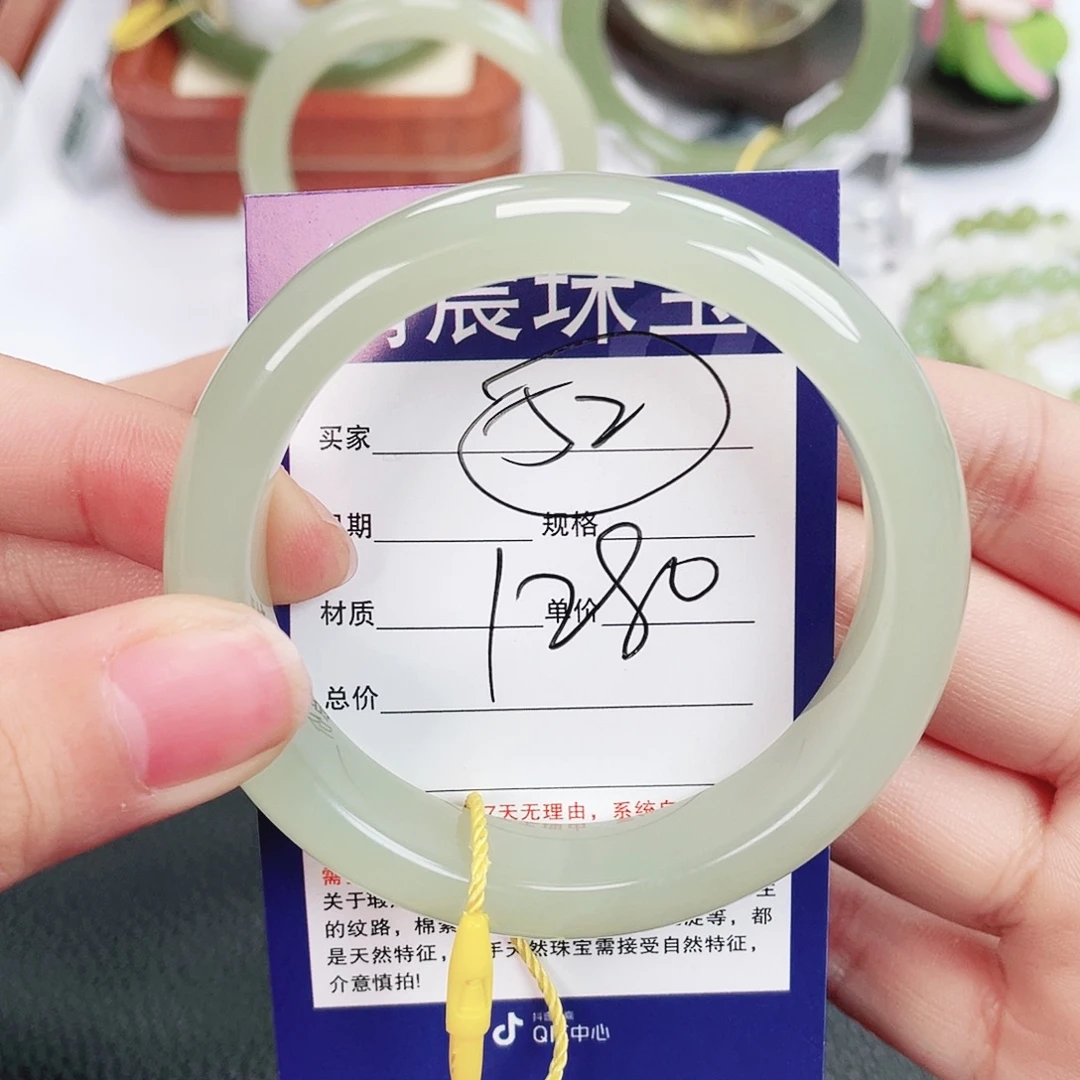 和田玉未镶嵌手镯