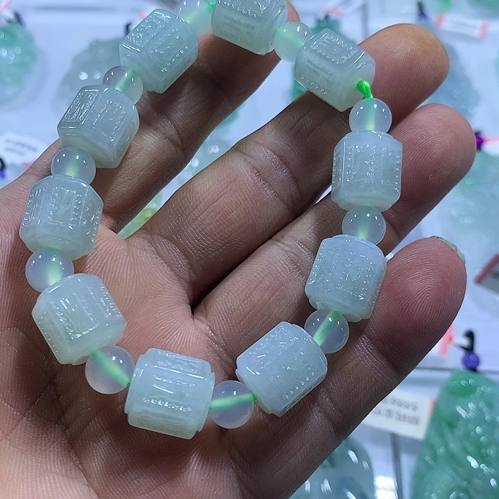 翡翠未镶嵌颈饰天然翡翠吊坠A货