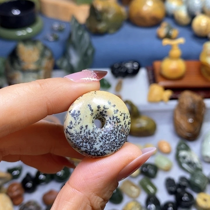 未镶嵌岫岩河磨玉（透闪石质玉）挂件
