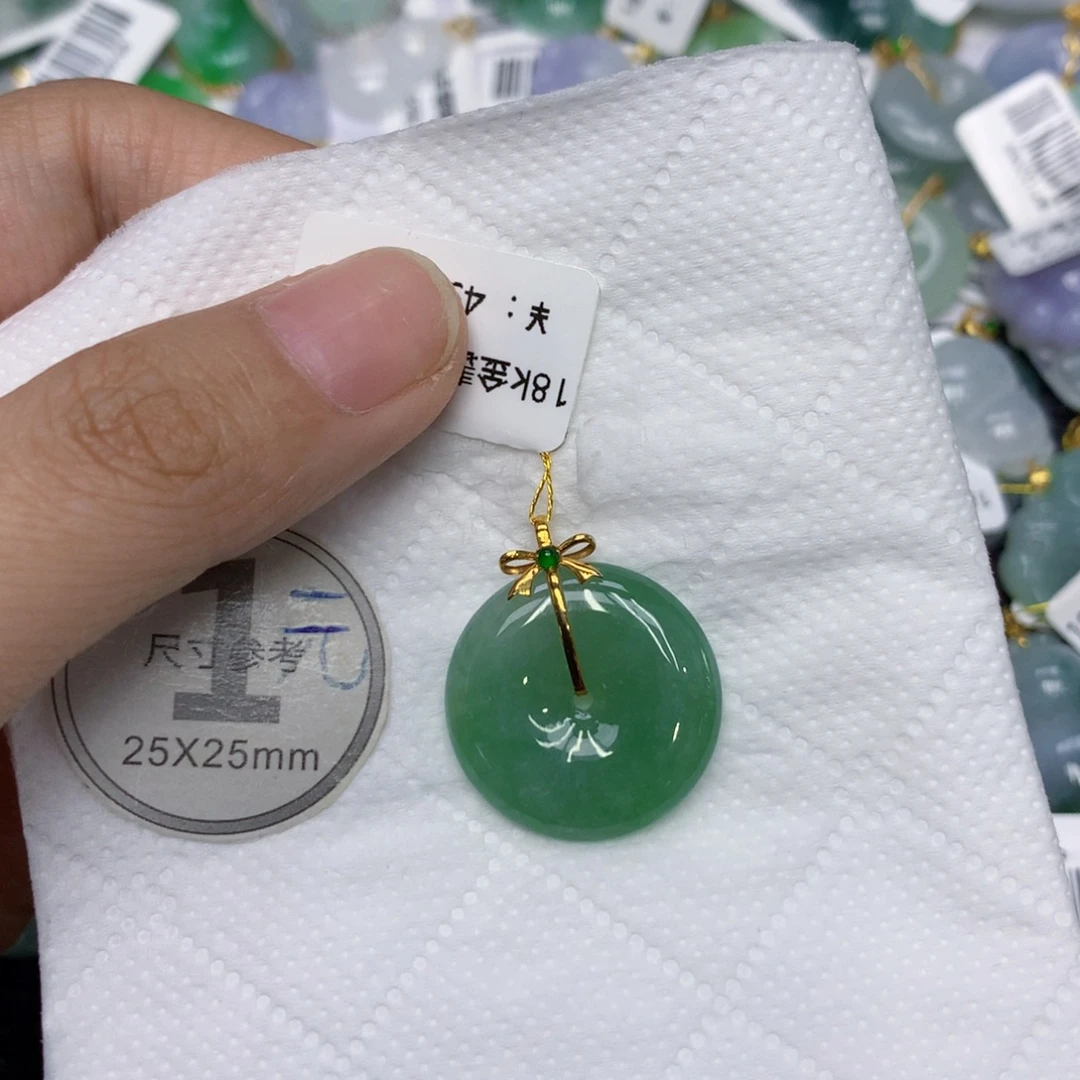 颈饰18K金镶嵌翡翠