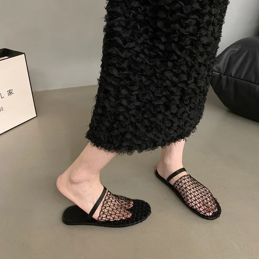 FAVMARTHA法式网面编织镂空平底包头拖鞋女2025年夏季新款简约沙