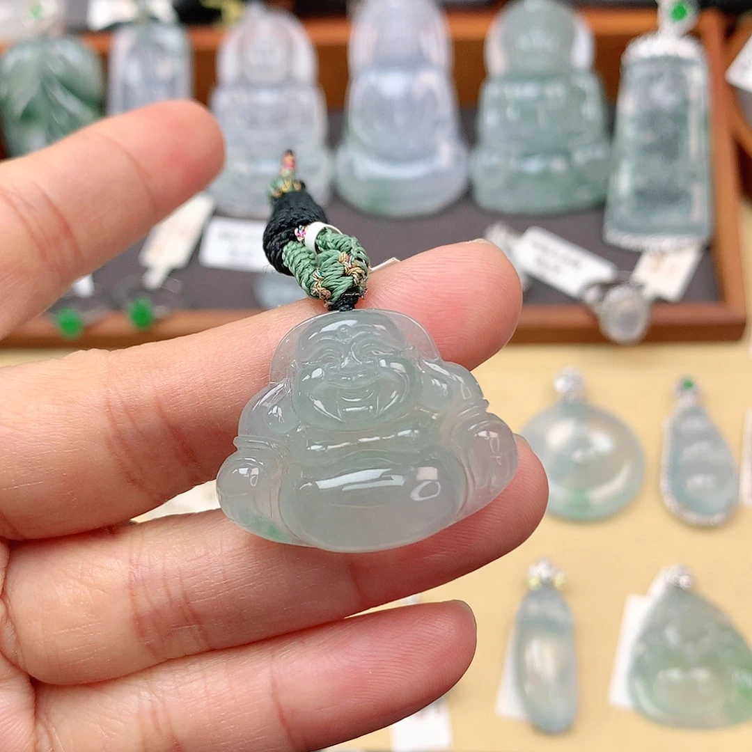 翡翠颈饰未镶嵌佛公