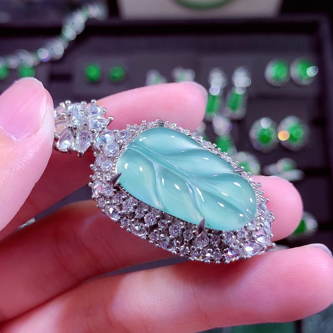 颈饰未镶嵌翡翠天然