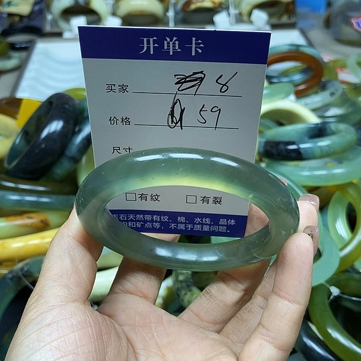 未镶嵌手镯透闪石质玉