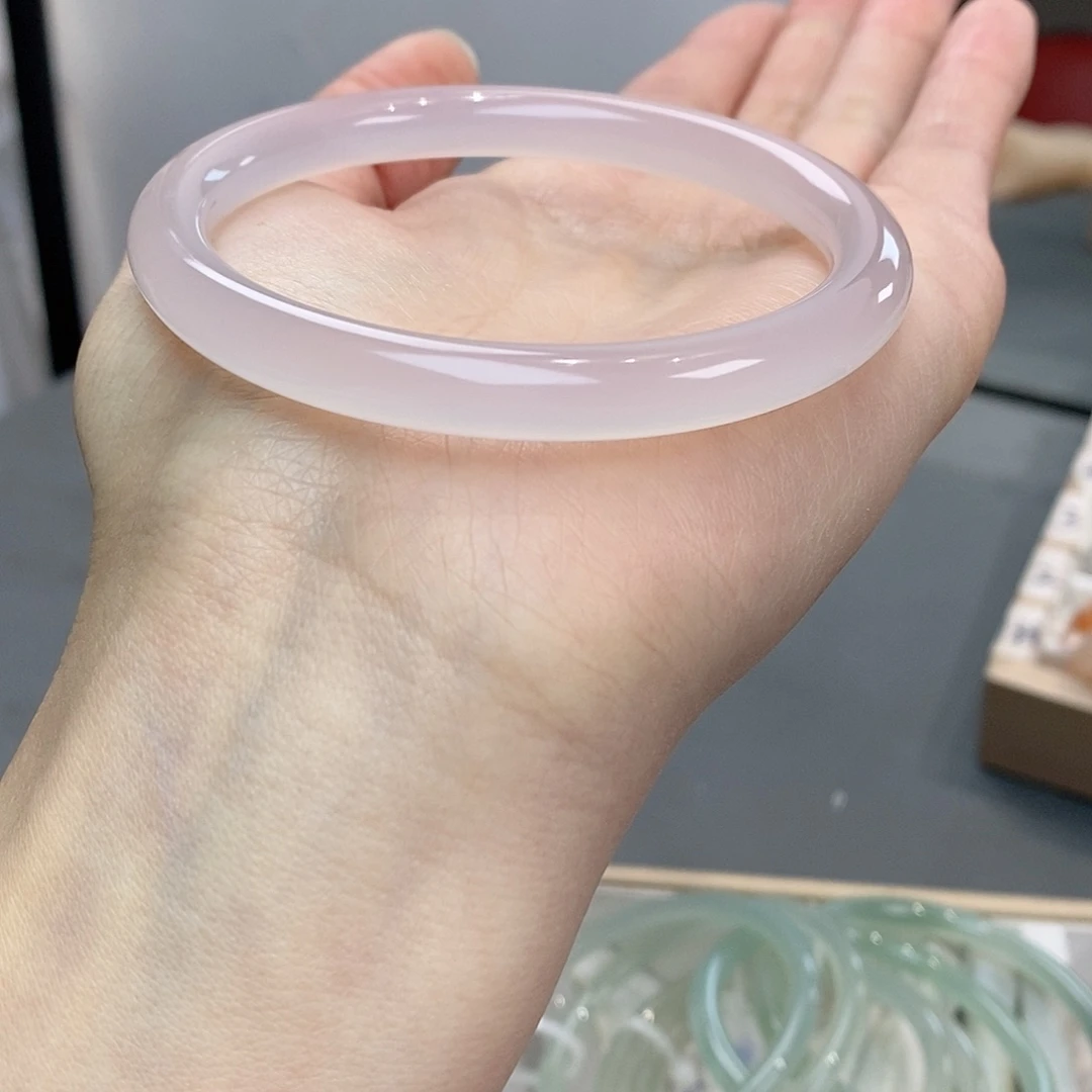 玛瑙/玉髓手镯未镶嵌莹*