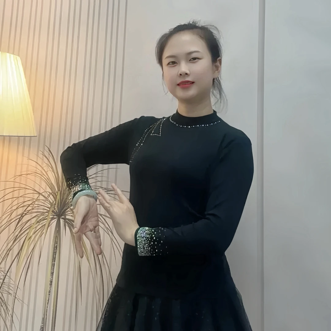 广场舞服装新款上衣加绒半高领烫钻舞蹈服修身洋气外穿跳舞衣服女