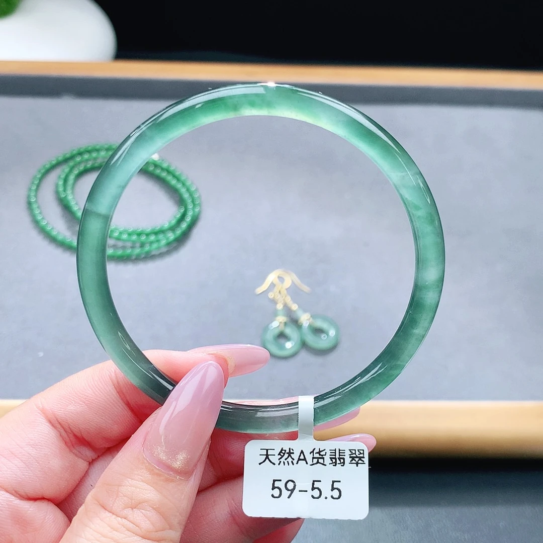 未镶嵌手镯（圆镯）翡翠